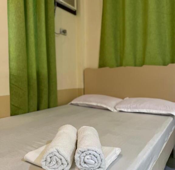 اتاق استاندارد چهار تخته, Austrias Guest House