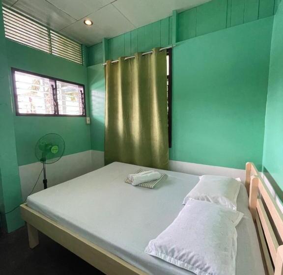 اتاق استاندارد با سرویس بهداشتی مشترک, Austrias Guest House