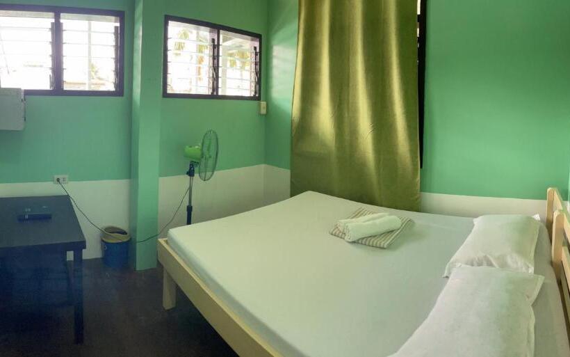 اتاق استاندارد با سرویس بهداشتی مشترک, Austrias Guest House