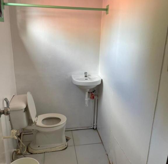 اتاق استاندارد با سرویس بهداشتی مشترک, Austrias Guest House