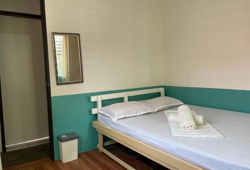 اتاق استاندارد با سرویس بهداشتی مشترک, Austrias Guest House