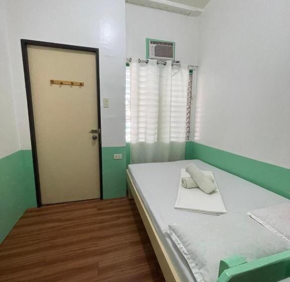 اتاق استاندارد یک تخته با سرویس بهداشتی مشترک, Austrias Guest House