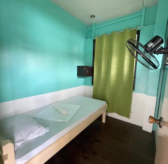 اتاق استاندارد یک تخته با سرویس بهداشتی مشترک, Austrias Guest House