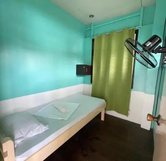 اتاق استاندارد یک تخته با سرویس بهداشتی مشترک, Austrias Guest House