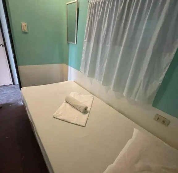 اتاق استاندارد یک تخته با سرویس بهداشتی مشترک, Austrias Guest House