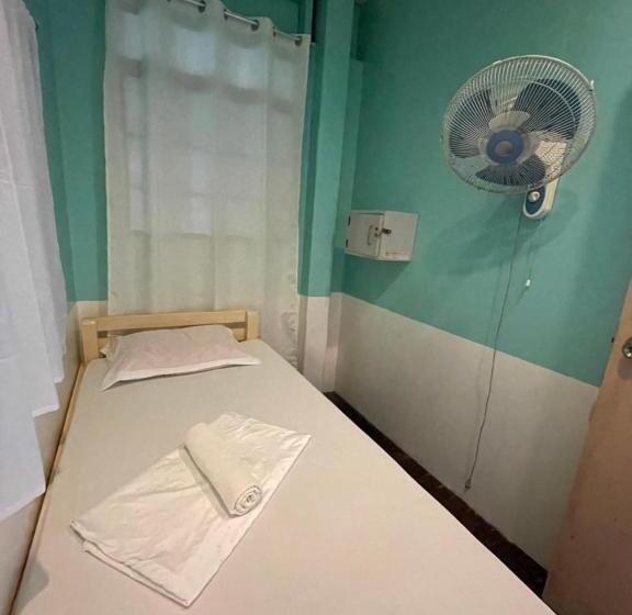 اتاق استاندارد یک تخته با سرویس بهداشتی مشترک, Austrias Guest House