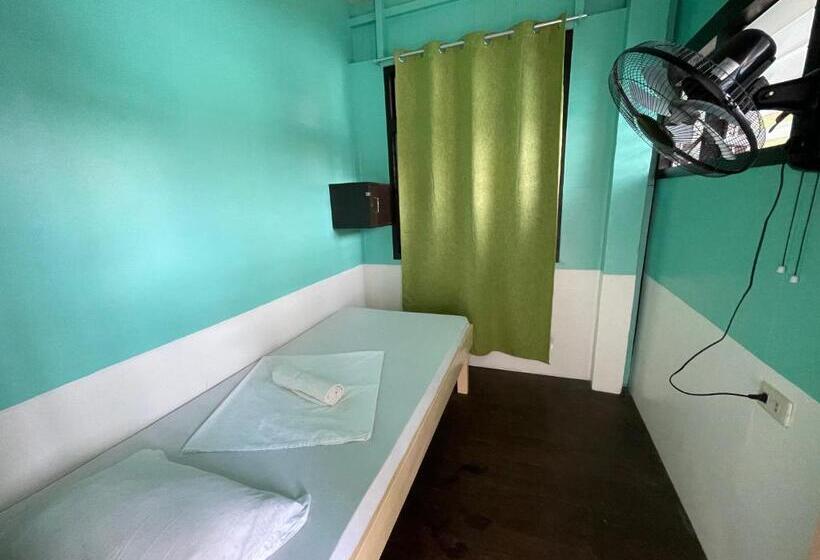 اتاق استاندارد یک تخته با سرویس بهداشتی مشترک, Austrias Guest House