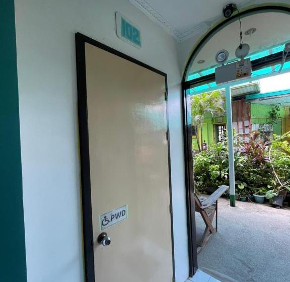 اتاق استاندارد چهار تخته, Austrias Guest House