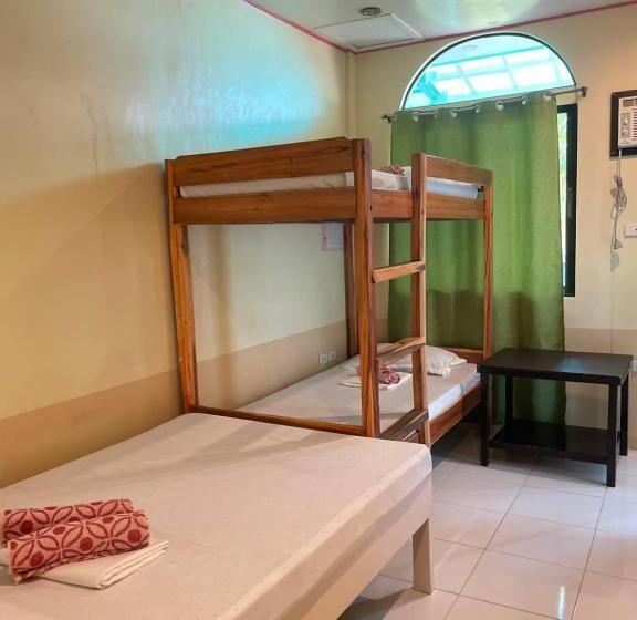 اتاق استاندارد چهار تخته, Austrias Guest House