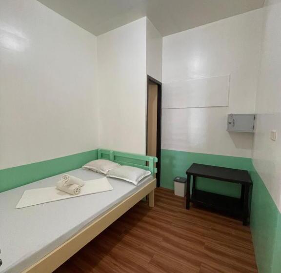 اتاق استاندارد با سرویس بهداشتی مشترک, Austrias Guest House