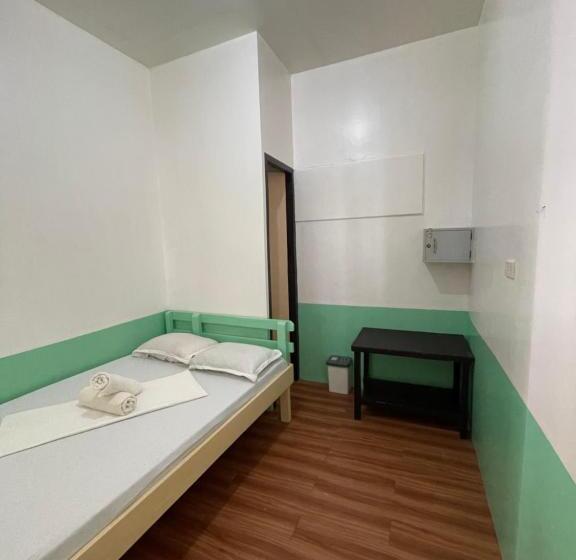 اتاق استاندارد با سرویس بهداشتی مشترک, Austrias Guest House