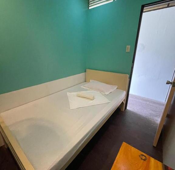 اتاق استاندارد یک تخته با سرویس بهداشتی مشترک, Austrias Guest House