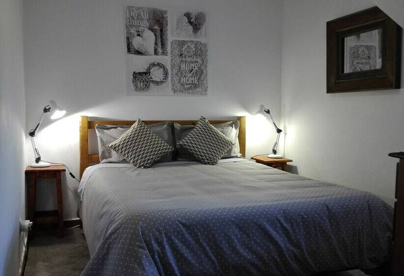 침실 3개 주택, Grannys Farm