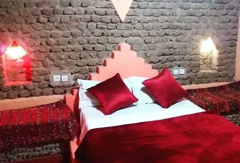 Chambre Triple Standard, Chez Belkacem