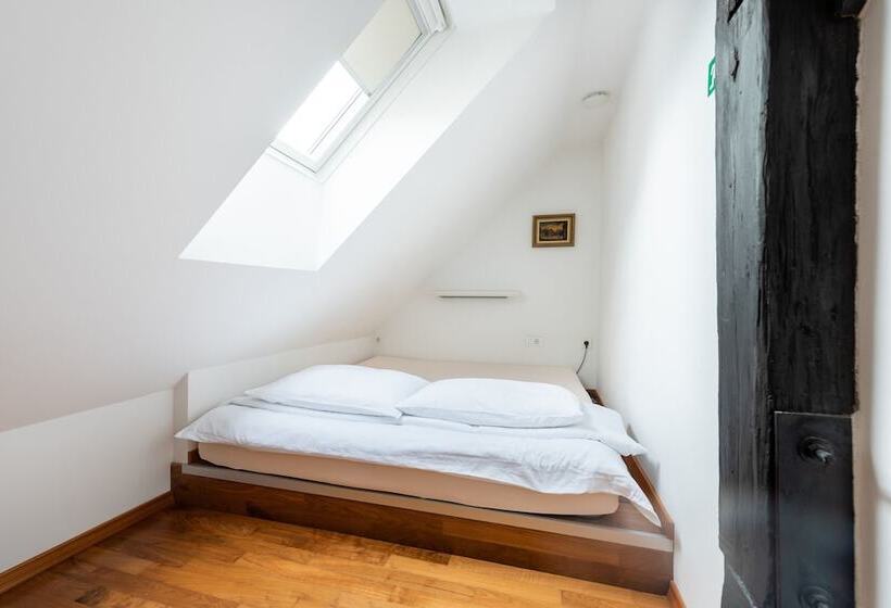 استودیوی استاندارد, Kollmann Rooms And Apartments