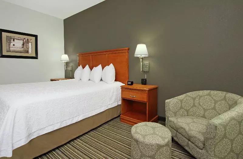 اتاق استاندارد برای معلولان, Best Western Plus Forest Park Inn