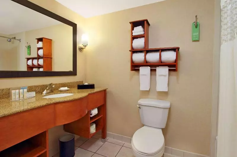 اتاق استاندارد برای معلولان, Best Western Plus Forest Park Inn