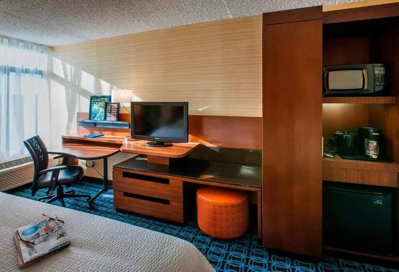キングサイズベッドのスタンダードルーム, Fairfield Inn By Marriott East Rutherford Meadowlands