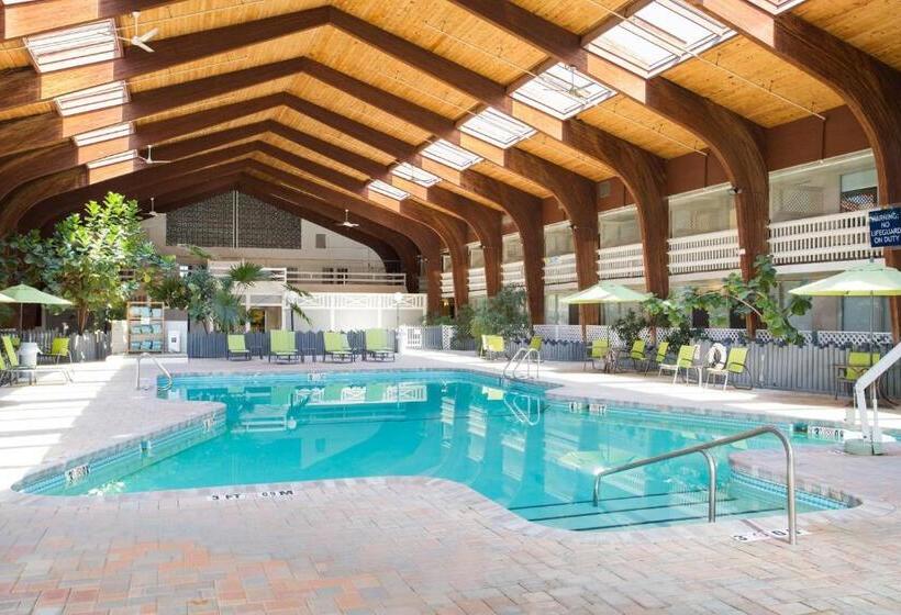 스탠다드 룸 풀장 전망, Four Points By Sheraton Eastham Cape Cod
