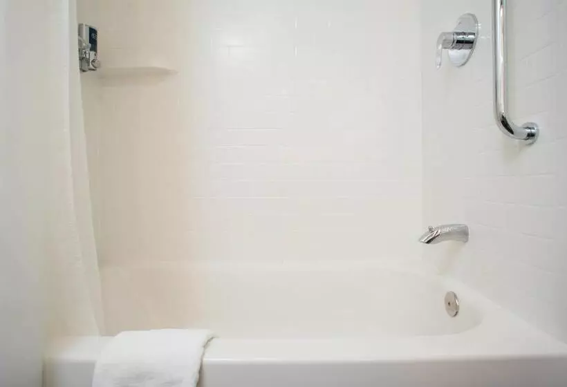 Standaardkamer met Uitzicht op het Zwembad, Four Points By Sheraton Eastham Cape Cod