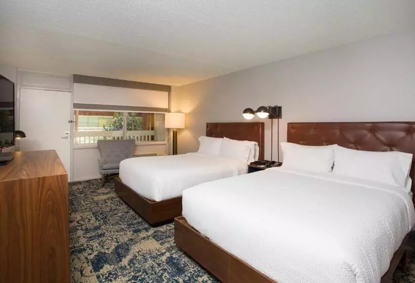 Standaardkamer met Uitzicht op het Zwembad, Four Points By Sheraton Eastham Cape Cod