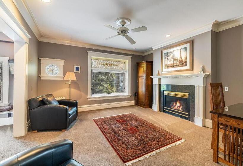 سوییت, Seattle Gaslight Inn