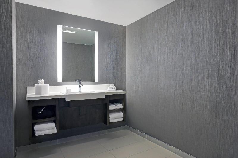 带皇后床的套间, Springhill Suites By Marriott Palm Desert