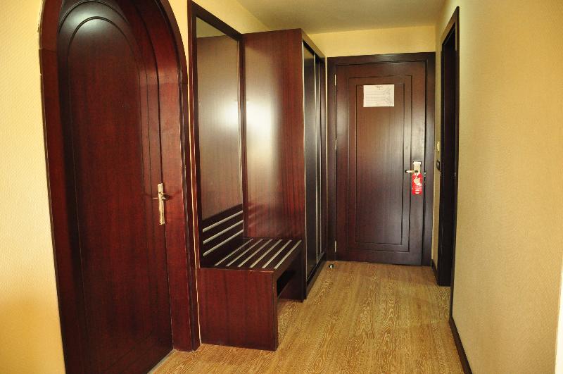 适合残疾人士使用的带超级大床的标准间, Holiday Inn Grand Haven Spring Lake, An Ihg