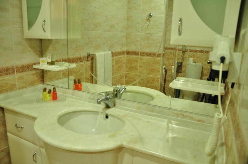 适合残疾人士使用的带超级大床的标准间, Holiday Inn Grand Haven Spring Lake, An Ihg