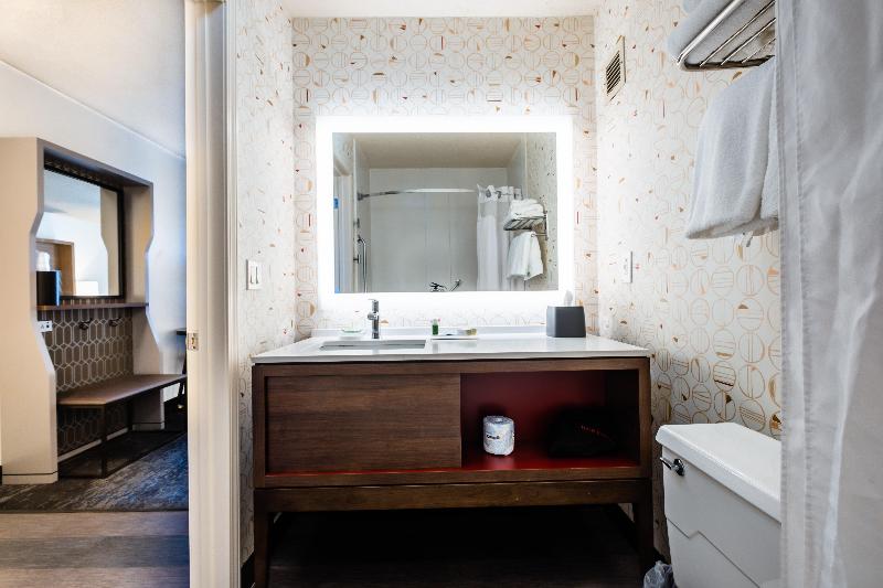 חדר סטנדרט עם מיטת קינג, Holiday Inn Grand Haven Spring Lake, An Ihg