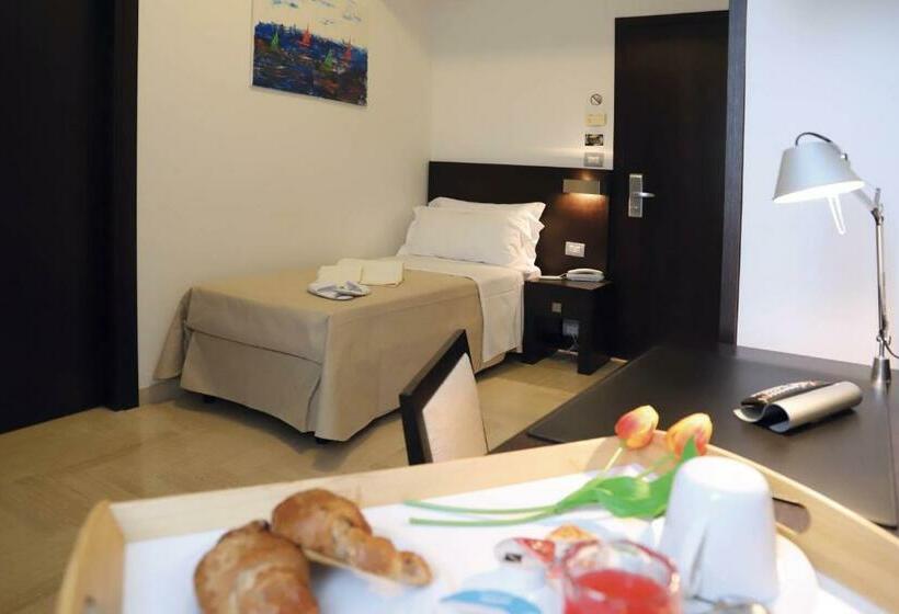 Номер Стандарт Индивидуальный, Albergo Cantiani