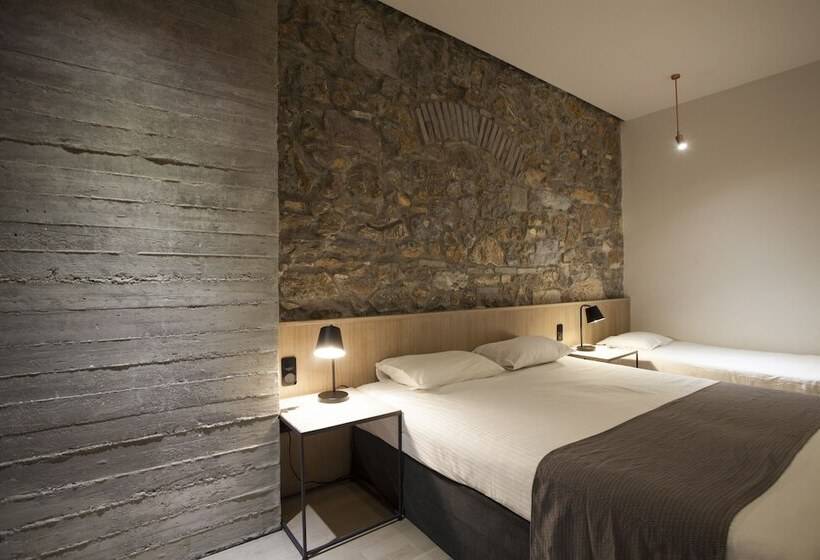 标准三人间, Art Suites Korai