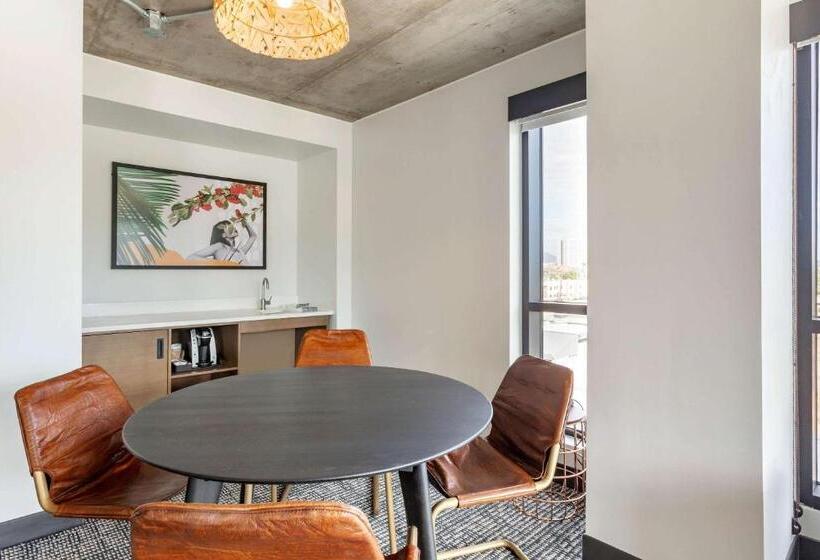 سوئیت برای معلولان, Cambria Downtown Phoenix Convention & Airport