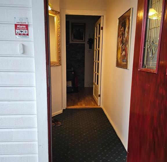 带共用浴室的标准房间, Guest House Karmøy