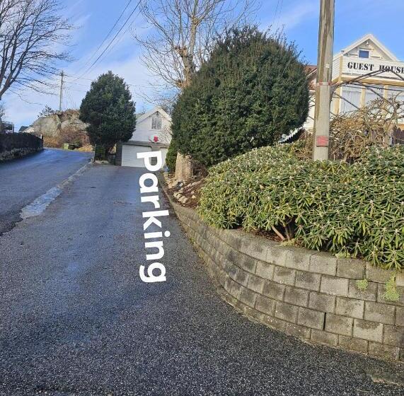 带共用浴室的标准房间, Guest House Karmøy