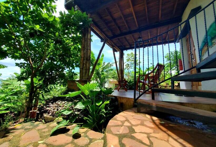 اتاق استاندارد با چشم‌انداز دریاچه, The Jungle