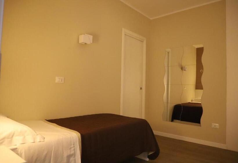 Standard Triple Room with Terrace, Tre Fontane