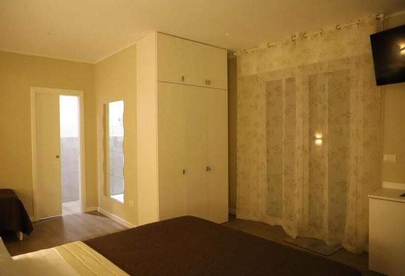 Standard Triple Room with Terrace, Tre Fontane