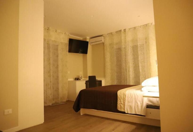 Standard Triple Room with Terrace, Tre Fontane