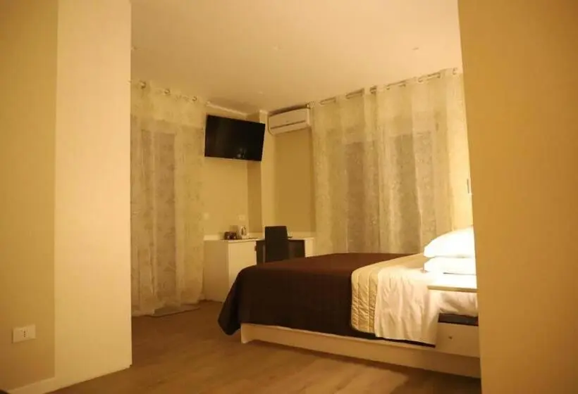 Standard Triple Room with Terrace, Tre Fontane