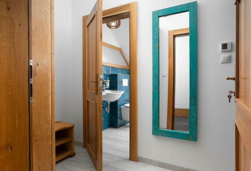 Standard Triple Room, Burina Residence