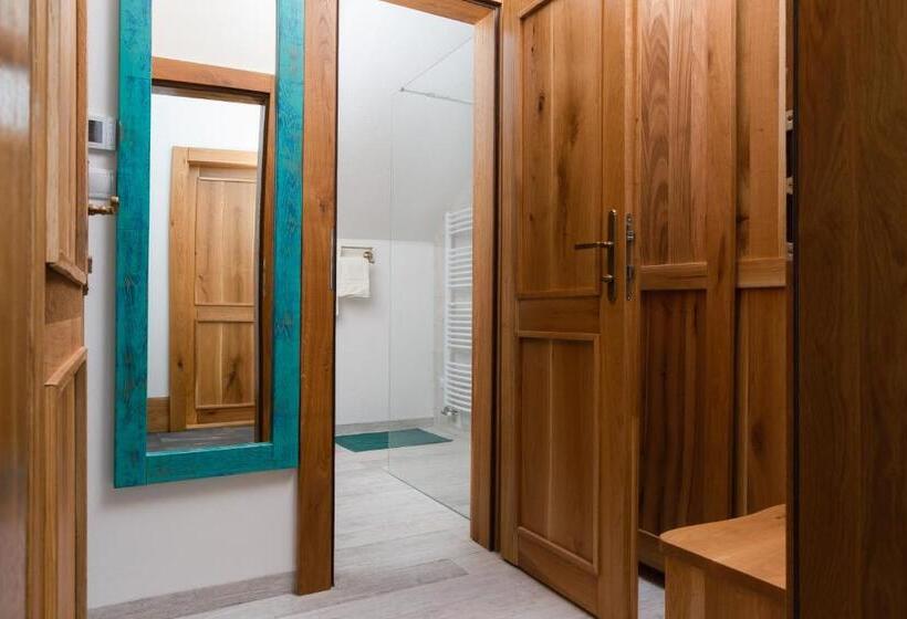 Standard Triple Room, Burina Residence