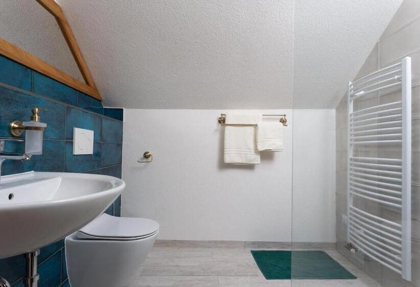 스탠다드 트리플 룸, Burina Residence