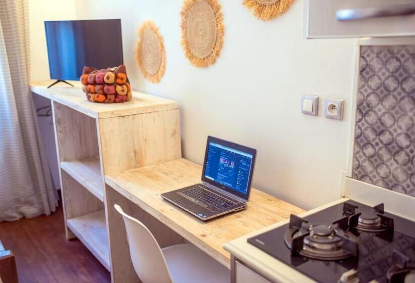 استودیوی استاندارد, Résidence Le Hublot