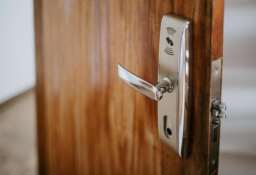 اتاق استاندارد با سرویس بهداشتی مشترک, Dreams House