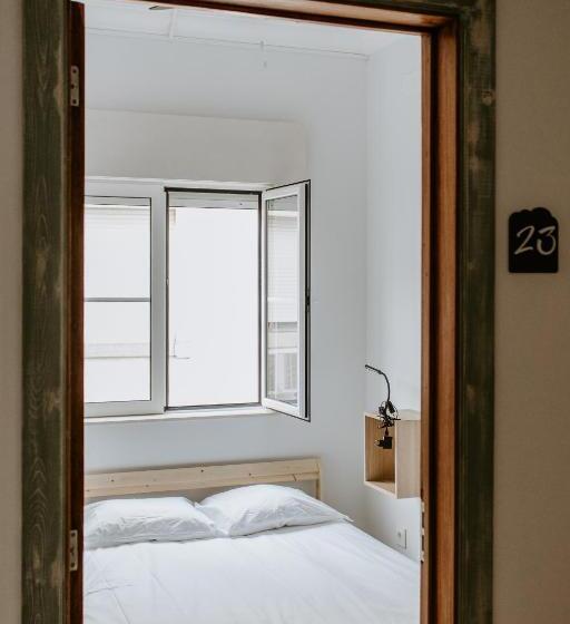 اتاق استاندارد با سرویس بهداشتی مشترک, Dreams House