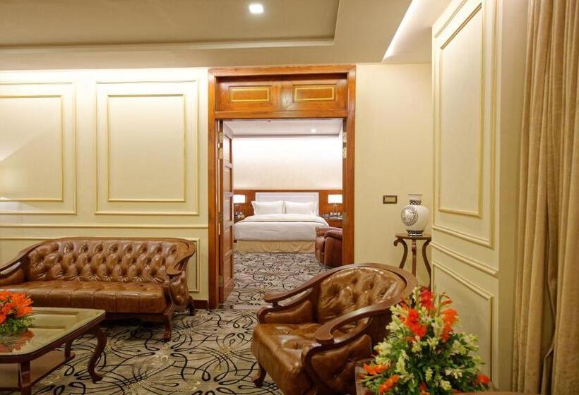 سوییت اجرایی, Royal Swiss Lahore