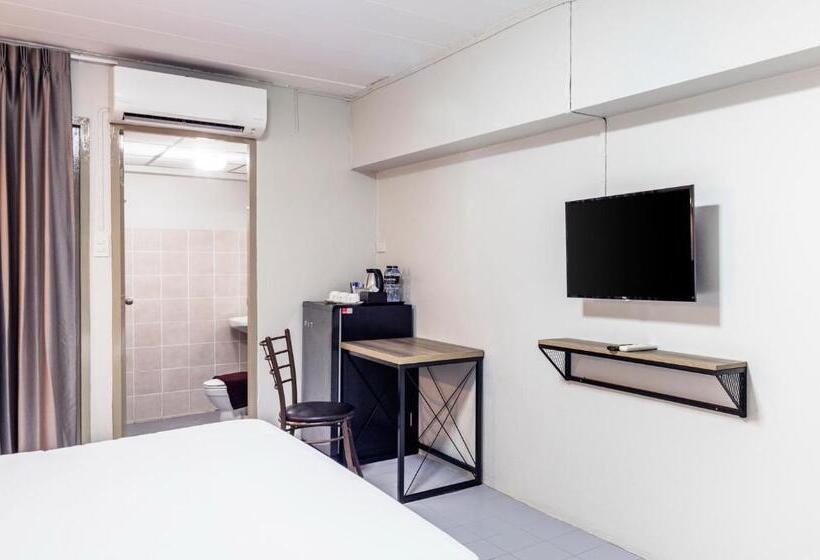 Семейный Номер, Livotel Express Hotel Ramkhamhaeng 50 Bangkok   No Parking