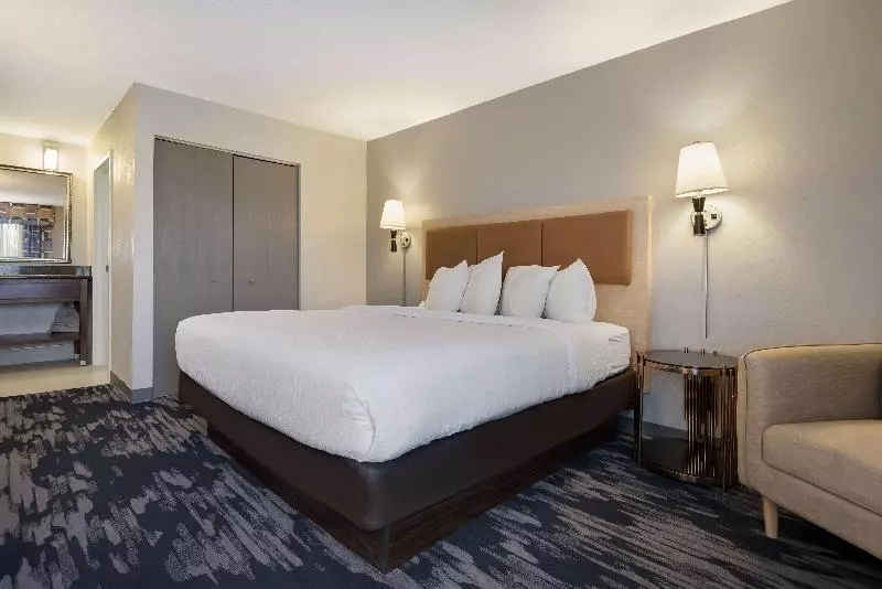 キングサイズベッドのスイートルーム, Best Western Batesville
