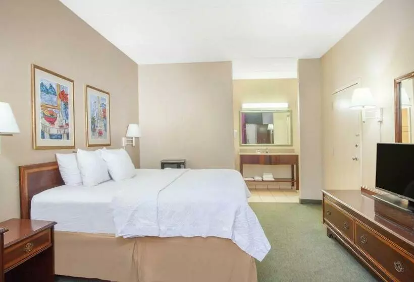 キングサイズベッドのスタンダードルーム, Days Inn By Wyndham Statesboro